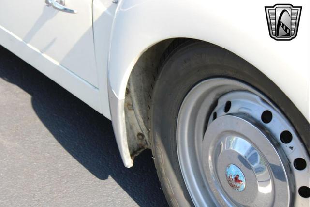 Photo of 1961 White Triumph TR3