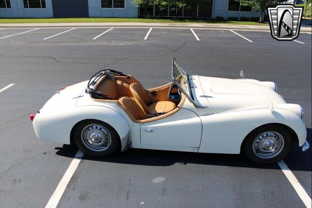 Photo of 1961 White Triumph TR3