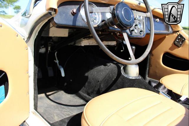 Photo of 1961 White Triumph TR3
