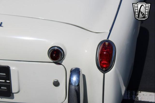Photo of 1961 White Triumph TR3