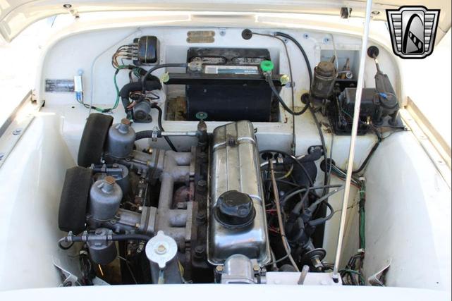 Photo of 1961 White Triumph TR3