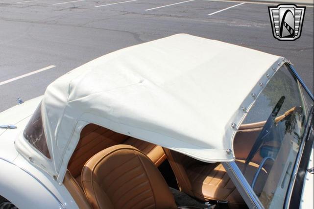 Photo of 1961 White Triumph TR3