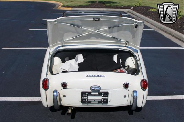 Photo of 1961 White Triumph TR3