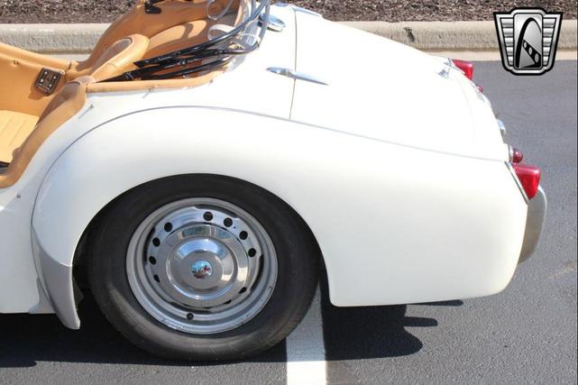 Photo of 1961 White Triumph TR3
