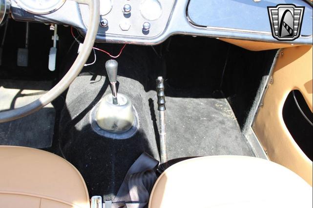 Photo of 1961 White Triumph TR3