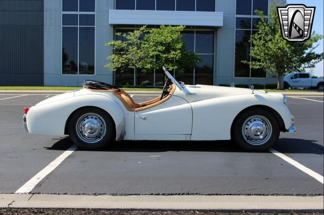 Photo of 1961 White Triumph TR3