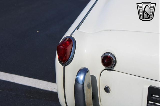 Photo of 1961 White Triumph TR3