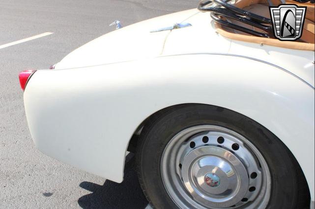 Photo of 1961 White Triumph TR3