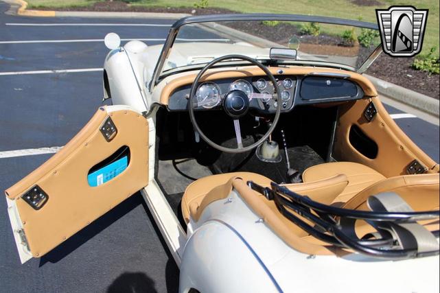 Photo of 1961 White Triumph TR3