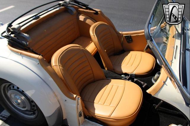 Photo of 1961 White Triumph TR3