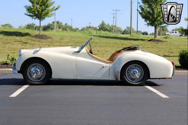 Photo of 1961 White Triumph TR3