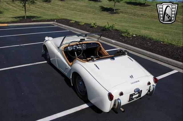 Photo of 1961 White Triumph TR3