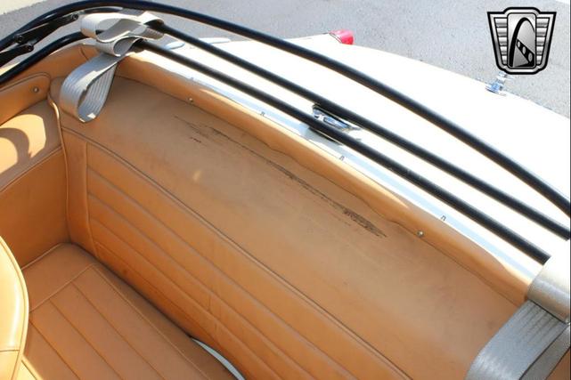 Photo of 1961 White Triumph TR3