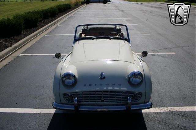Photo of 1961 White Triumph TR3