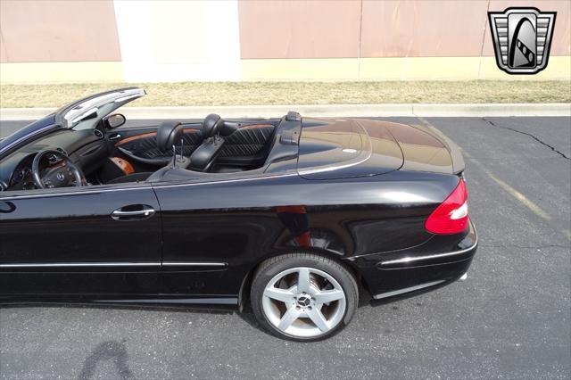 Photo of 2007 Black Mercedes-Benz CLK-Class