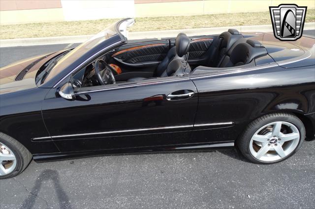Photo of 2007 Black Mercedes-Benz CLK-Class
