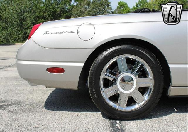 Photo of 2004 Silver Ford Thunderbird