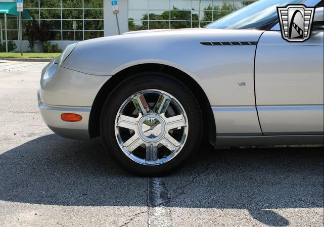 Photo of 2004 Silver Ford Thunderbird