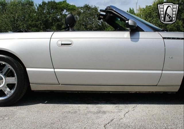 Photo of 2004 Silver Ford Thunderbird