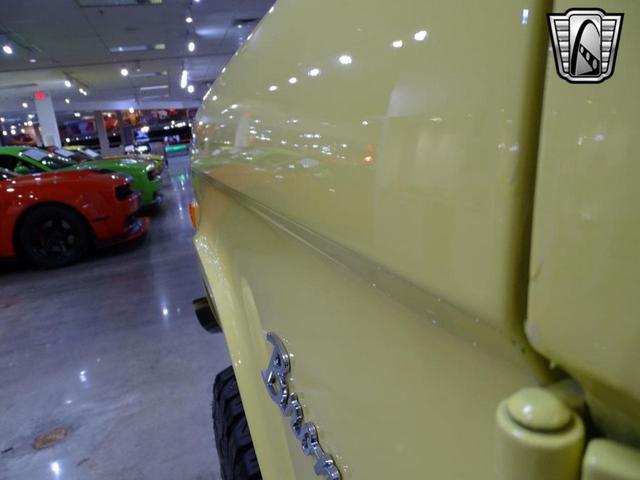 Photo of 1977 Yellow Ford Bronco