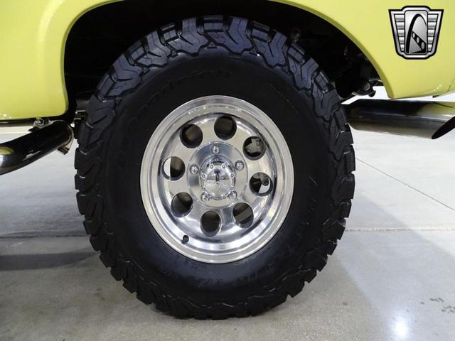 Photo of 1977 Yellow Ford Bronco
