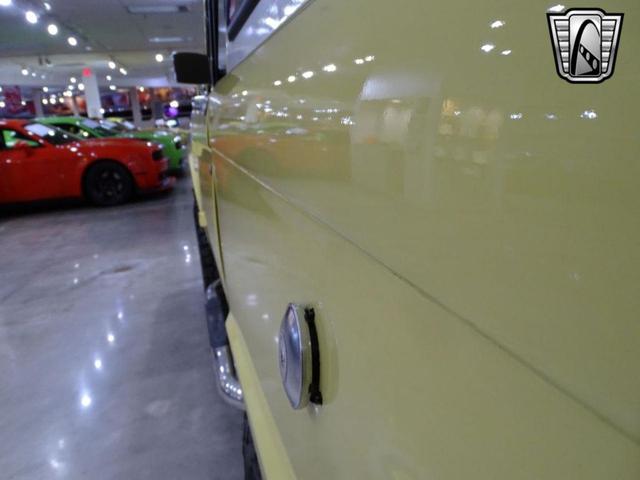 Photo of 1977 Yellow Ford Bronco