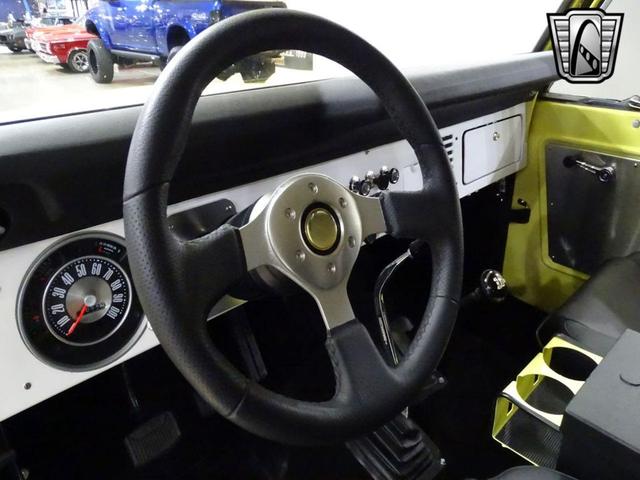 Photo of 1977 Yellow Ford Bronco
