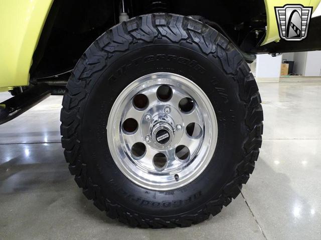Photo of 1977 Yellow Ford Bronco