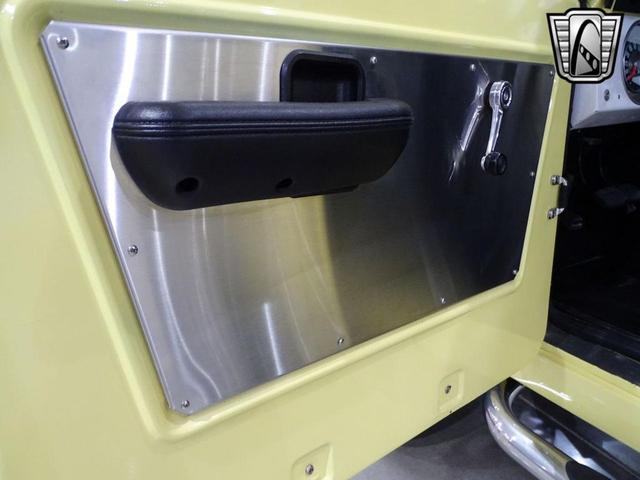 Photo of 1977 Yellow Ford Bronco