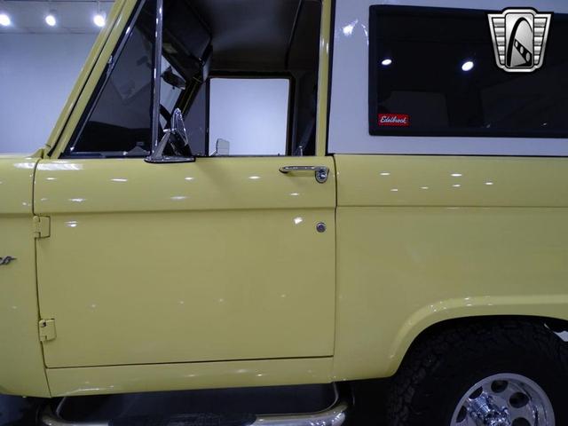 Photo of 1977 Yellow Ford Bronco