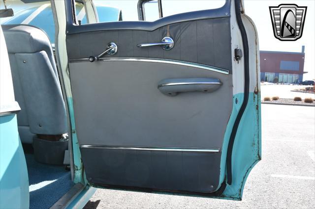 Photo of 1955 Blue Pontiac Chieftain