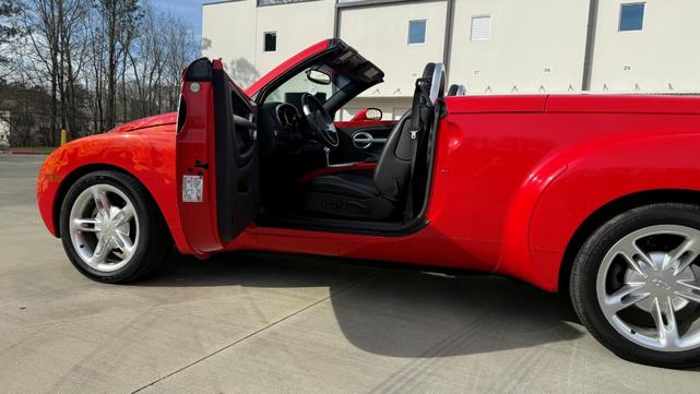Photo of 2003 Red Chevrolet SSR