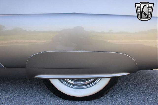 Photo of 1952 Gold Ford Crestline