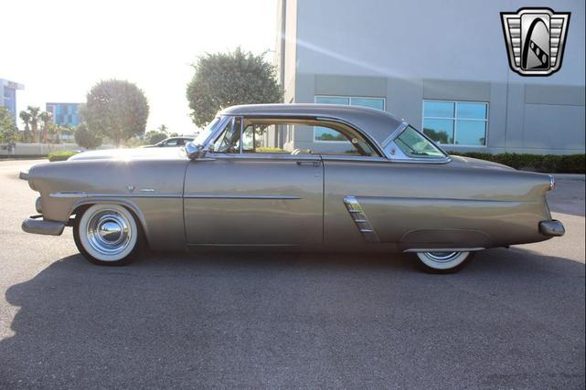 Photo of 1952 Gold Ford Crestline