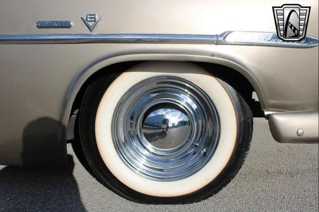 Photo of 1952 Gold Ford Crestline