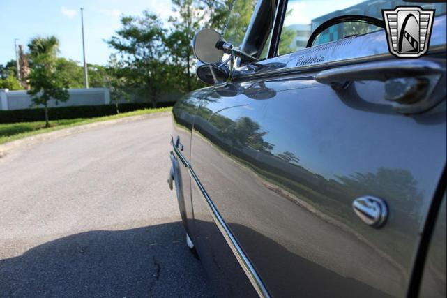 Photo of 1952 Gold Ford Crestline