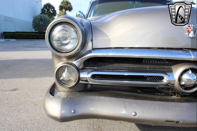 Photo of 1952 Gold Ford Crestline