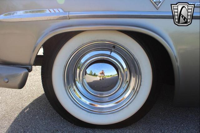 Photo of 1952 Gold Ford Crestline