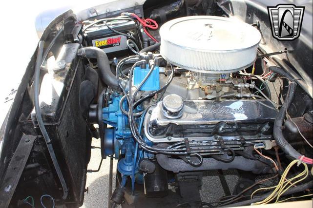 Photo of 1952 Gold Ford Crestline