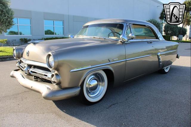Photo of 1952 Gold Ford Crestline