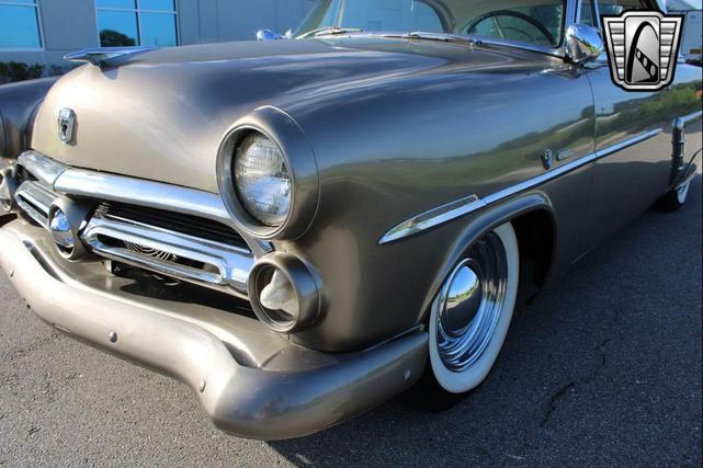 Photo of 1952 Gold Ford Crestline