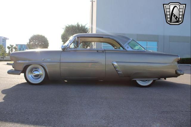 Photo of 1952 Gold Ford Crestline