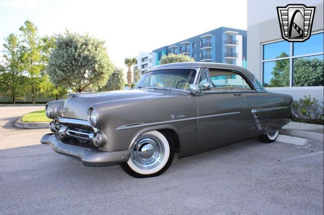 Photo of 1952 Gold Ford Crestline