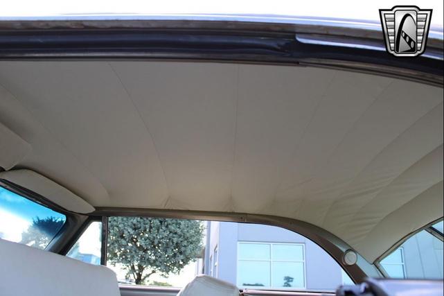 Photo of 1952 Gold Ford Crestline