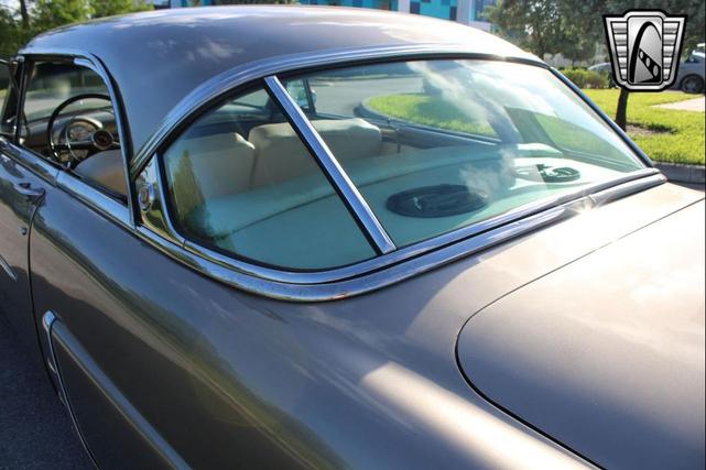 Photo of 1952 Gold Ford Crestline