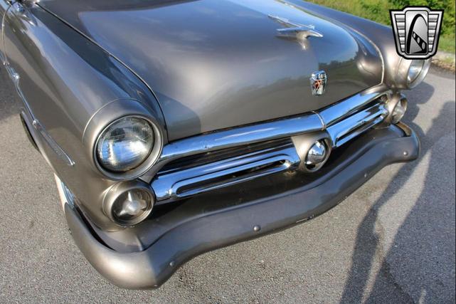 Photo of 1952 Gold Ford Crestline