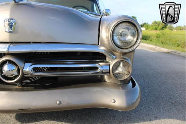 Photo of 1952 Gold Ford Crestline