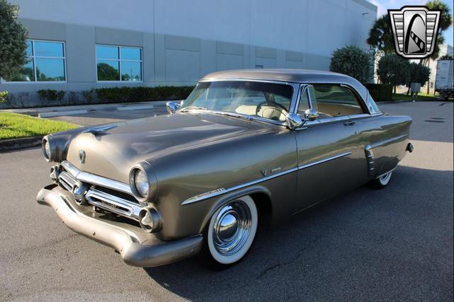 Photo of 1952 Gold Ford Crestline