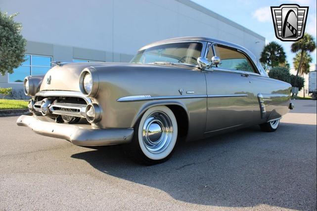 Photo of 1952 Gold Ford Crestline