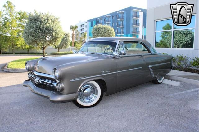 Photo of 1952 Gold Ford Crestline